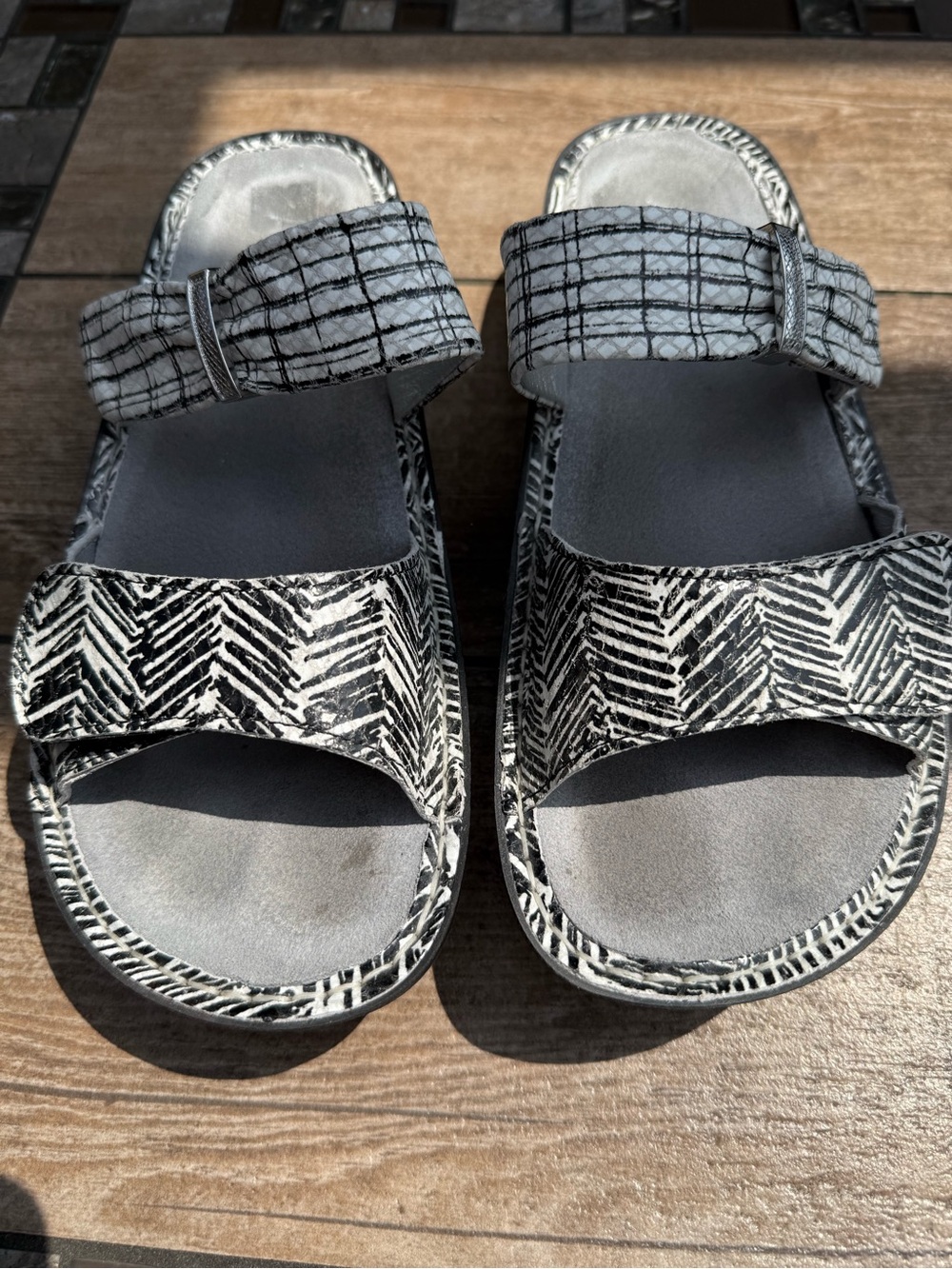 Alegria Karmen Black and White Patterned Slide Sandals